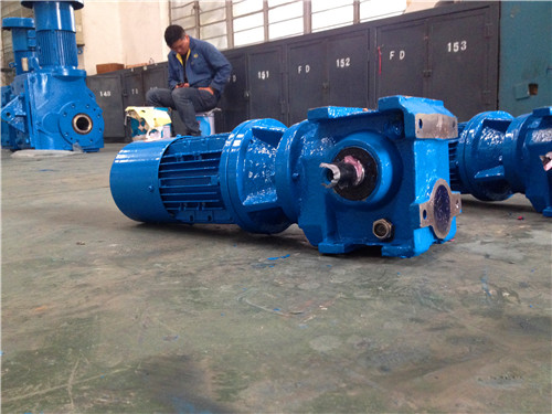 冷卻塔專用減速機的工作環(huán)境對其性能有何影響？